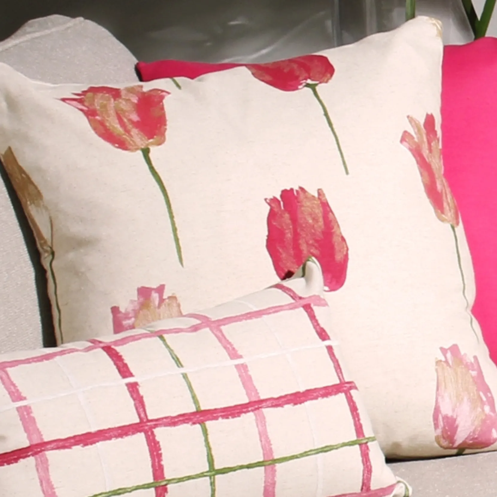 Albany Tulips 22x22 Throw Pillow